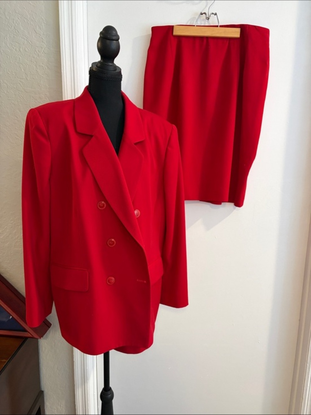 Jones New York 100% wool red suit size 16W made in USA shoulder pads